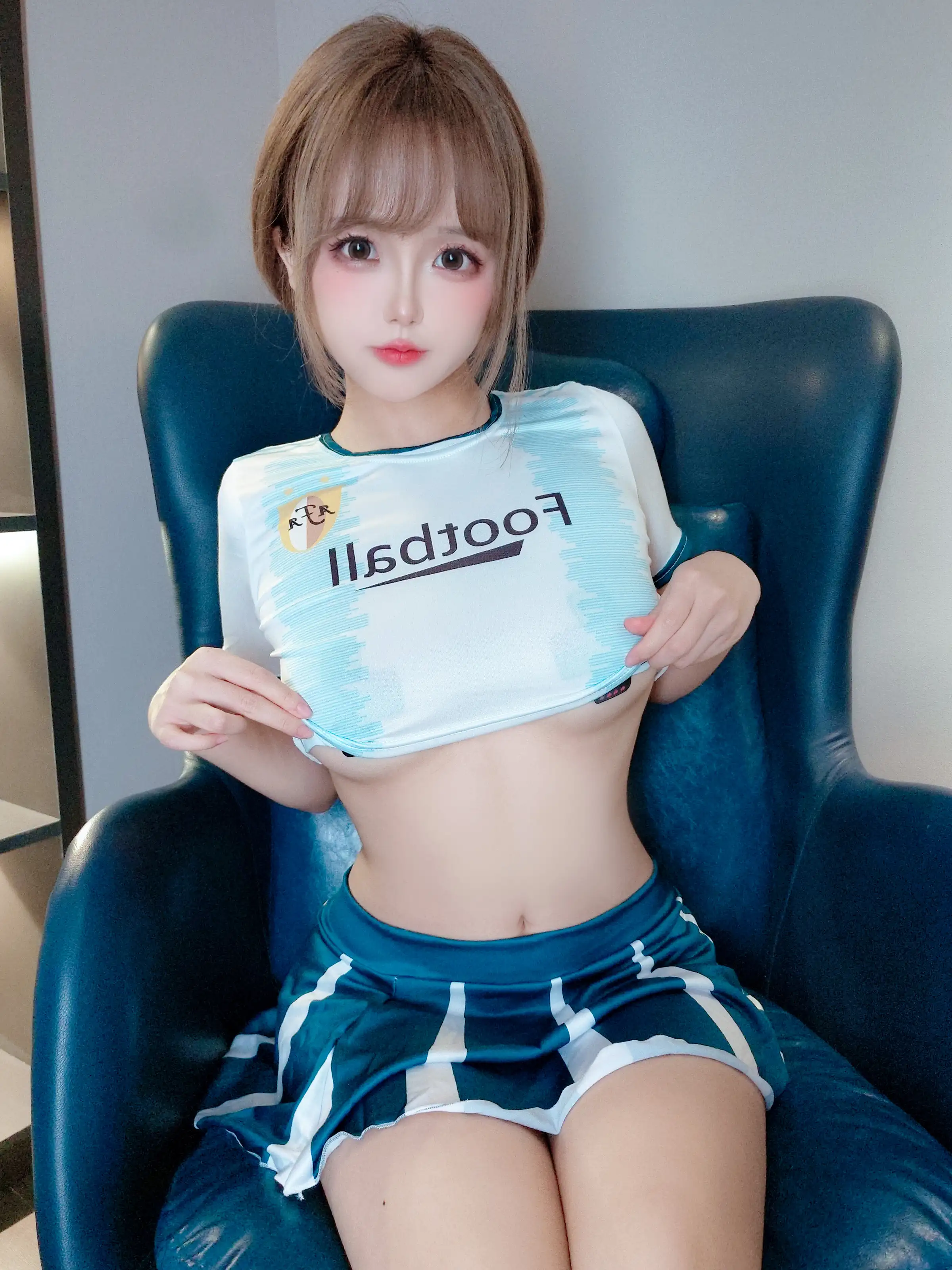 日奈娇 – 足球宝贝