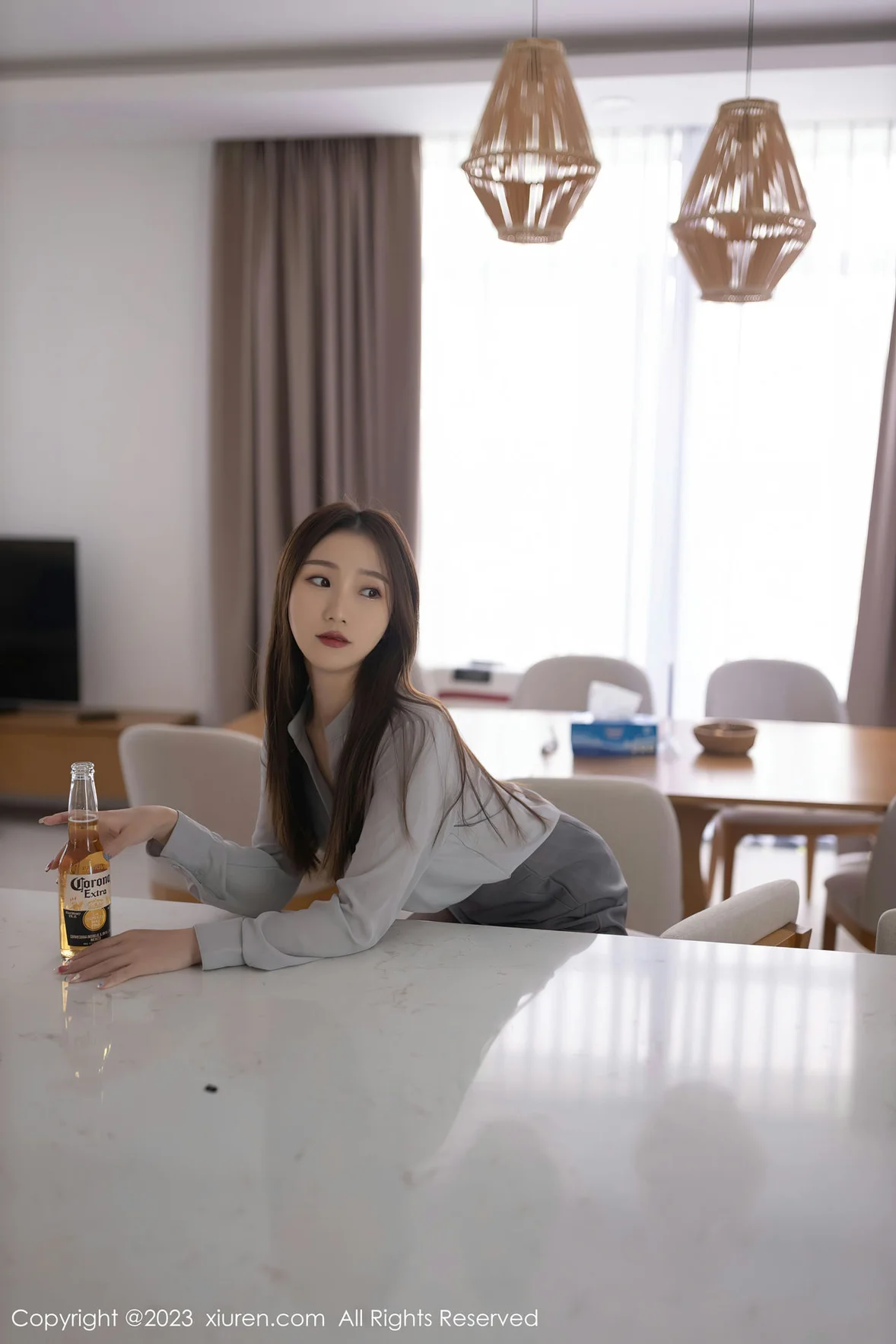 秀人网 No.6989 杏子Yada “醉酒”主题拍摄性感写真1