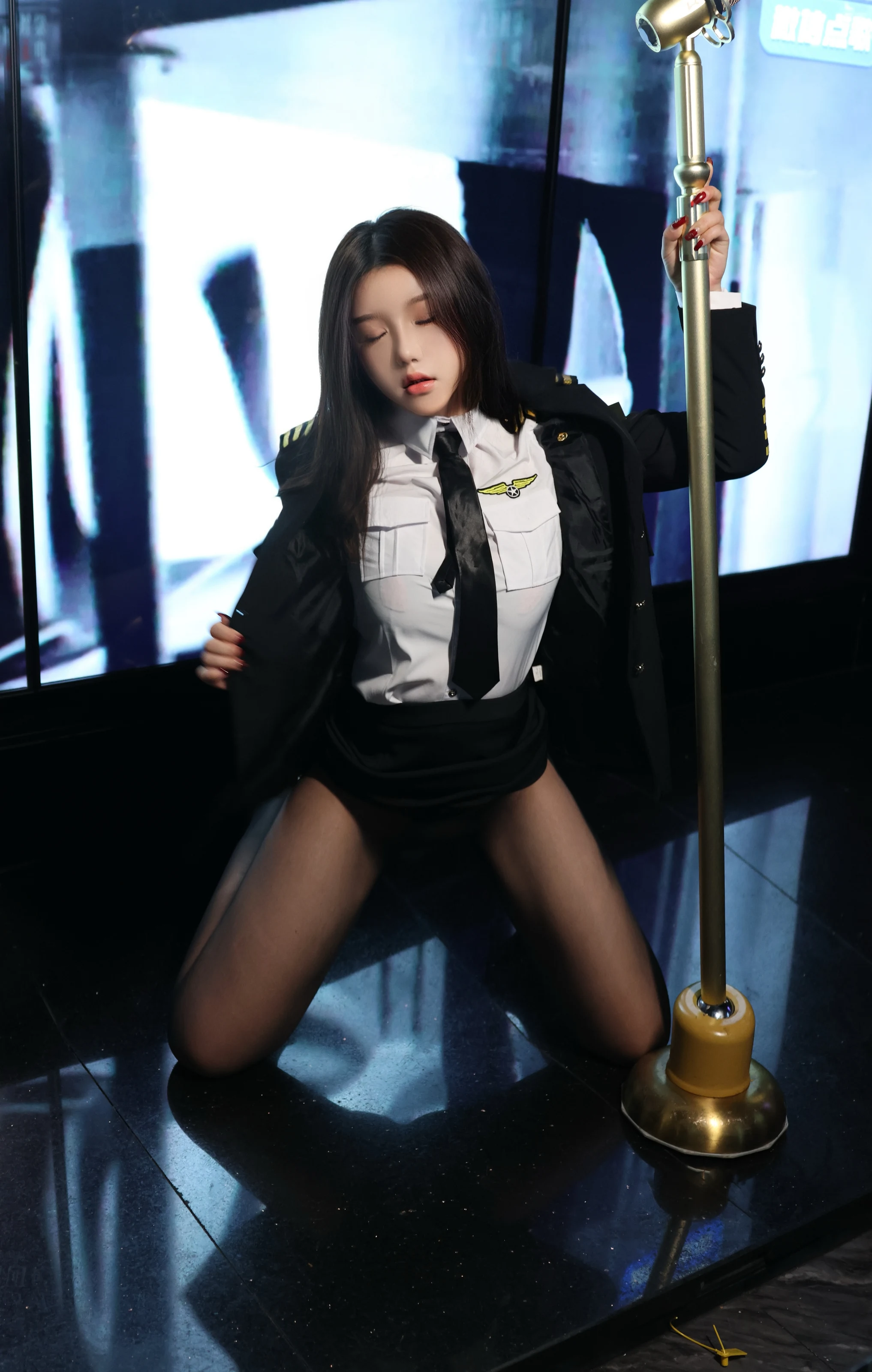 XiuRen 内购版 小薯条nienie 迷情KTV场景主题写真 [101P]