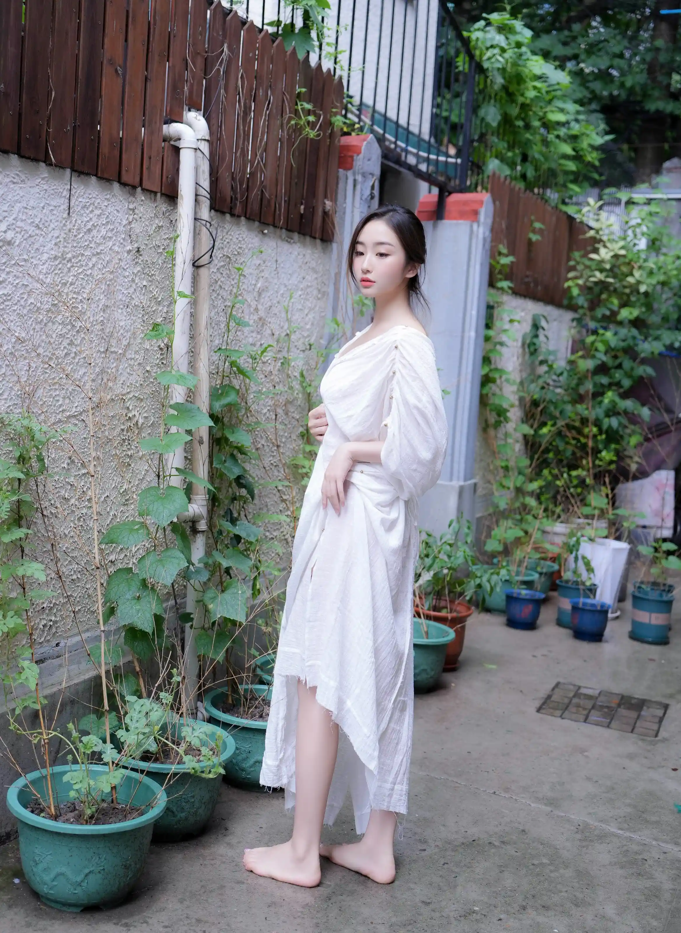 XR 无删减版 No.10603 楠芝 身着白色长裙的美女画家插图3 XR 无删减版 No.10603 楠芝 身着白色长裙的美女画家插图3
