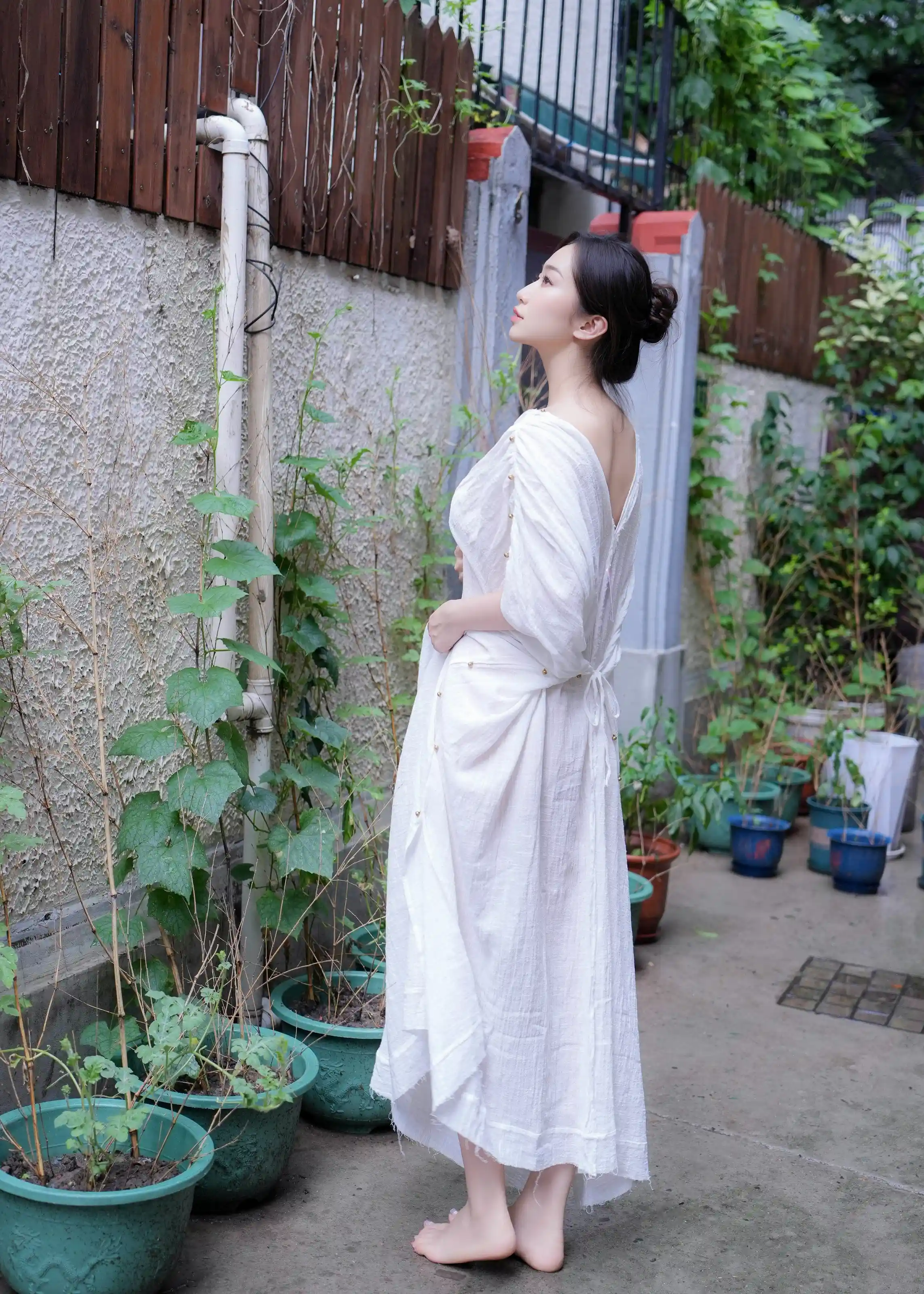 XR 无删减版 No.10603 楠芝 身着白色长裙的美女画家插图4 XR 无删减版 No.10603 楠芝 身着白色长裙的美女画家插图4