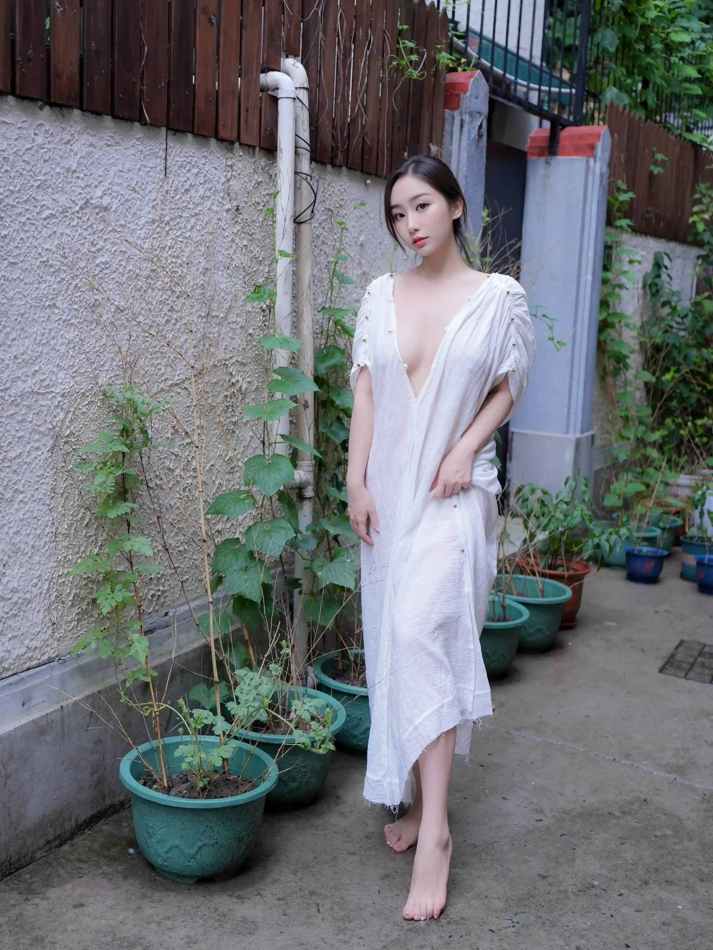XR 无删减版 No.10603 楠芝 身着白色长裙的美女画家插图6 XR 无删减版 No.10603 楠芝 身着白色长裙的美女画家插图6