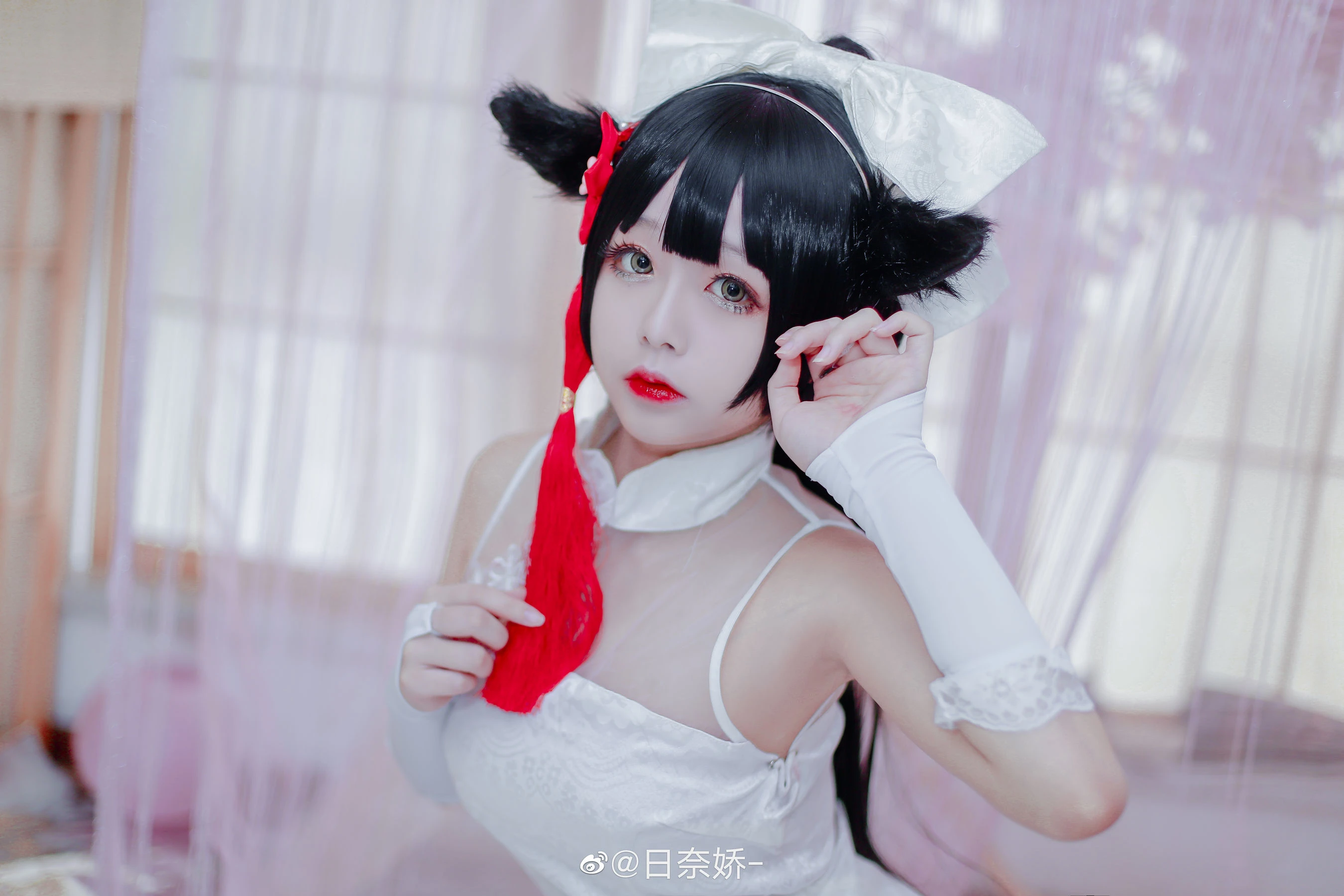 日奈娇 – 高雄獒红+白旗袍